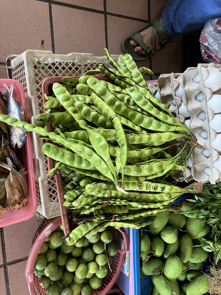 Some pea-like thing, maybe Betai, for Sambal or other sauce. And sour mangos